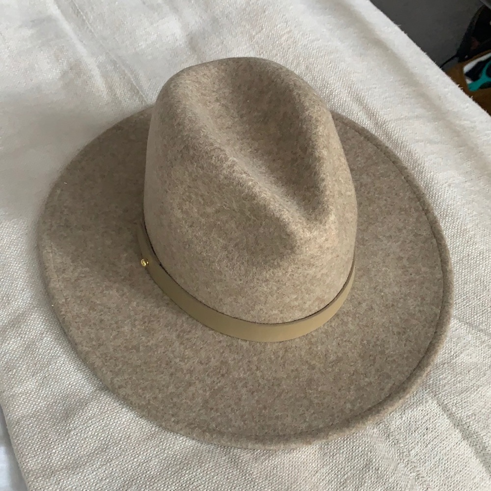 Lack of color hat 55cm